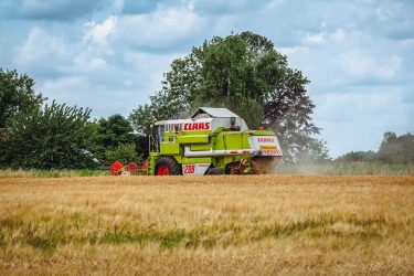 combine-harvester-8106392_1280